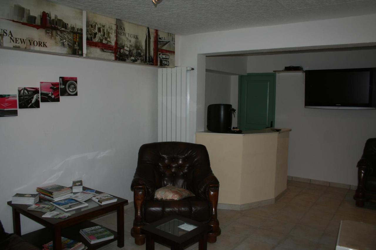 Le Mas Des Tarentes Chambres D'Hotes 普罗旺斯地区特朗 外观 照片