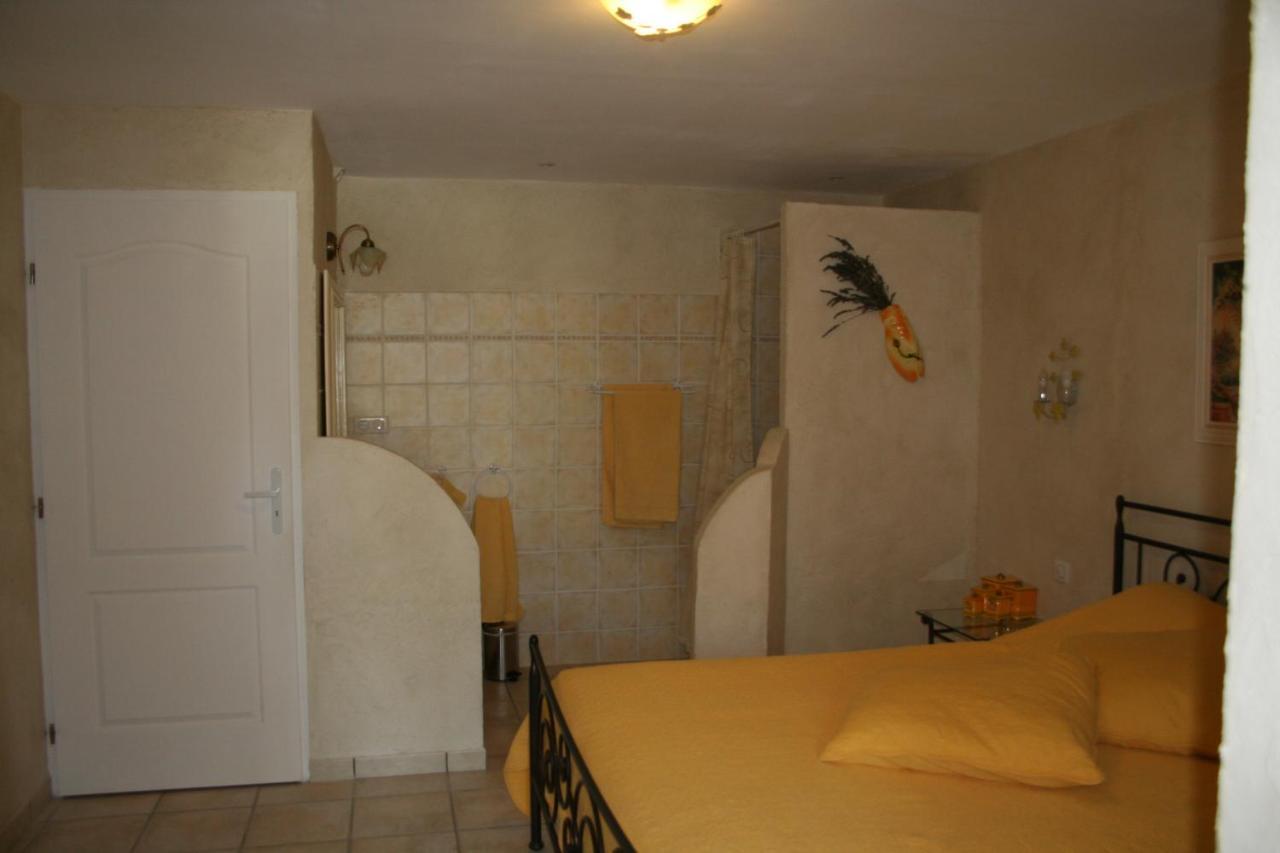 Le Mas Des Tarentes Chambres D'Hotes 普罗旺斯地区特朗 外观 照片