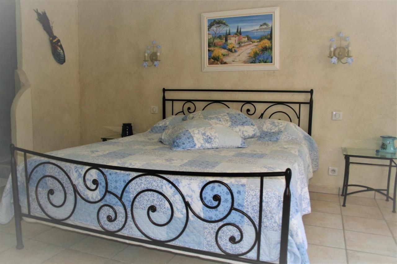 Le Mas Des Tarentes Chambres D'Hotes 普罗旺斯地区特朗 外观 照片